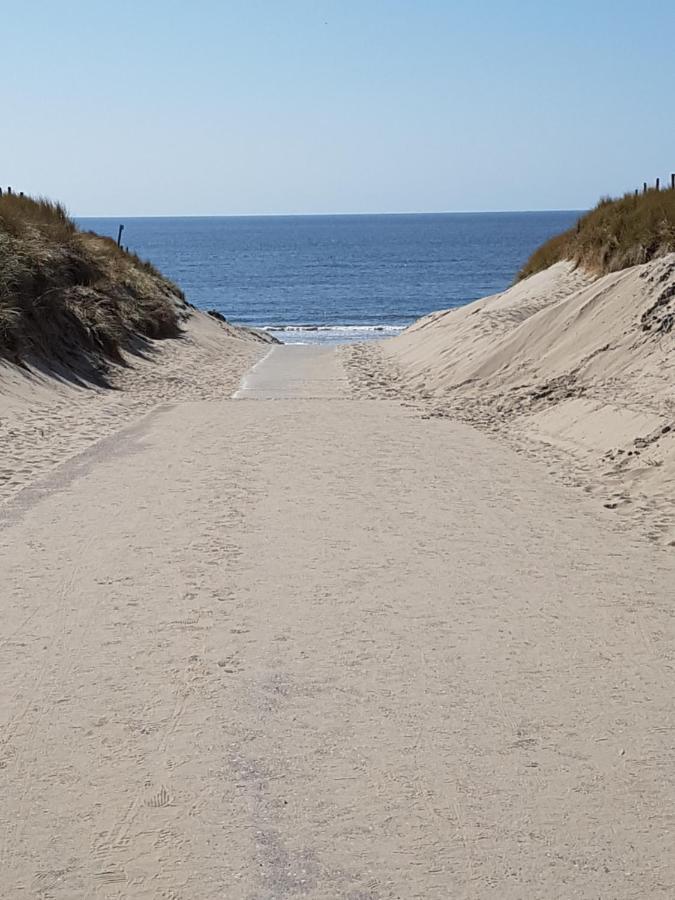 Romantisch Huisje Nabij Het Strand Met Uitzicht Op De Tulpenvelden Julianadorp Bagian luar foto